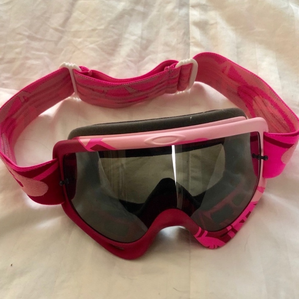 Oakley googles in pink